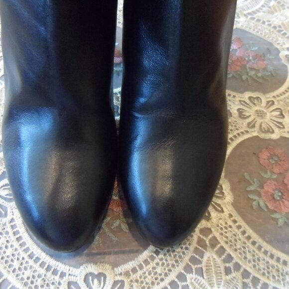 Lanvin Black Lamb Leather Ankle Boots w/Zipper-Chain Ankle Detail Size 40 - Picture 7 of 16